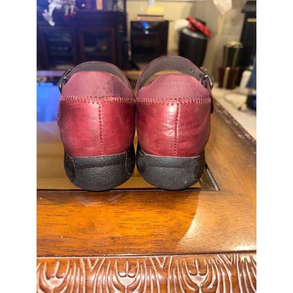 ⭐️ Women’s Dansko Oxblood Mary Jane Leather Shoes. Size 10 - Picture 4 of 5